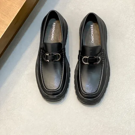 フェラガモ カジュアルシューズ