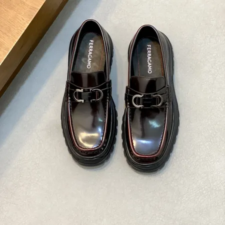 フェラガモ カジュアルシューズ