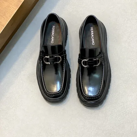 フェラガモ カジュアルシューズ