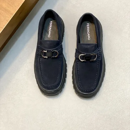 フェラガモ カジュアルシューズ