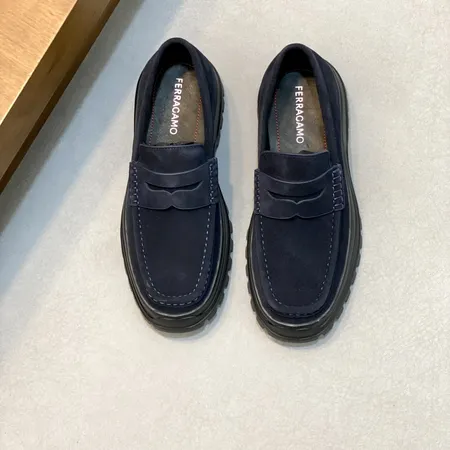フェラガモ カジュアルシューズ