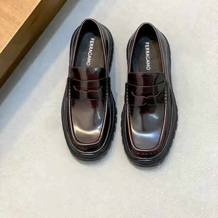 フェラガモ カジュアルシューズ