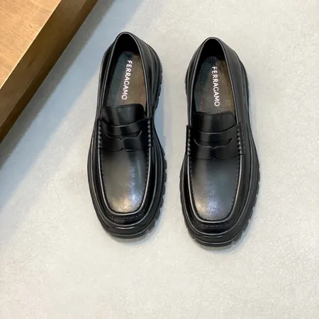 フェラガモ カジュアルシューズ