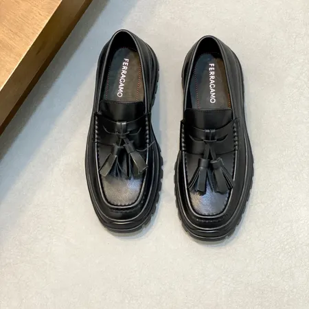 フェラガモ カジュアルシューズ