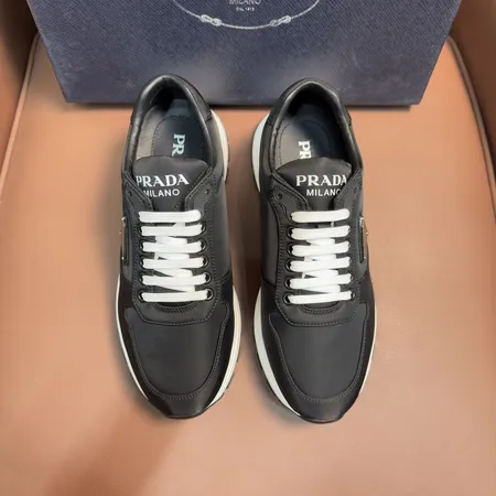 プラダ スニーカー