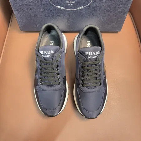 プラダ スニーカー
