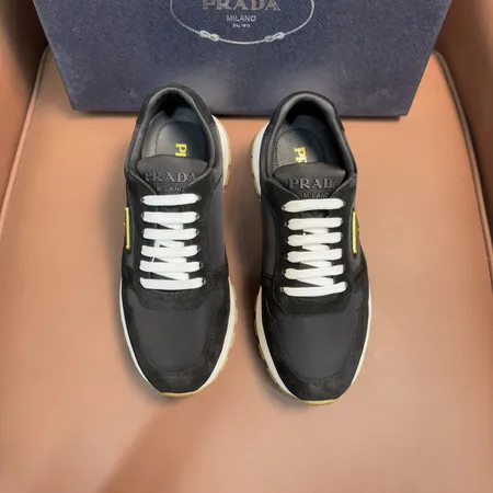 プラダ スニーカー