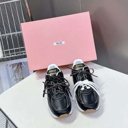 ミュウミュウ スニーカー