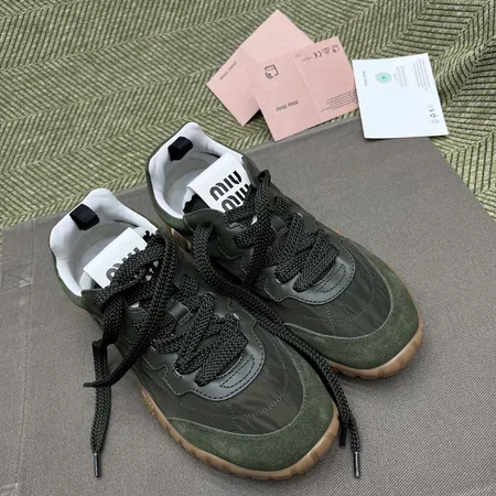 ミュウミュウ スニーカー