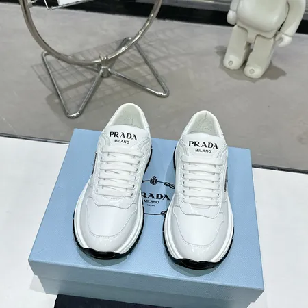 プラダ カジュアルシューズ