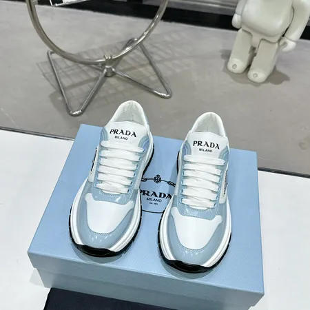 プラダ カジュアルシューズ