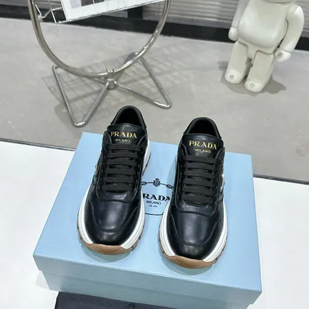 プラダ カジュアルシューズ