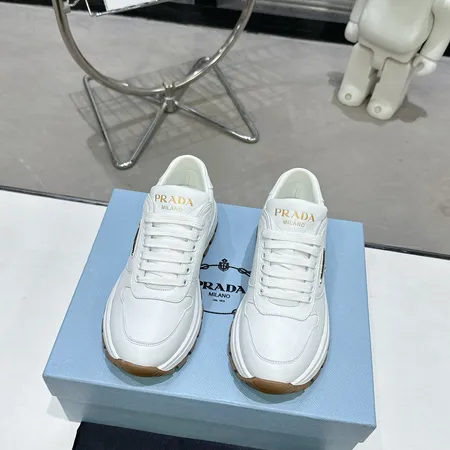 プラダ カジュアルシューズ