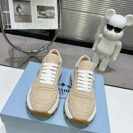 プラダ カジュアルシューズ