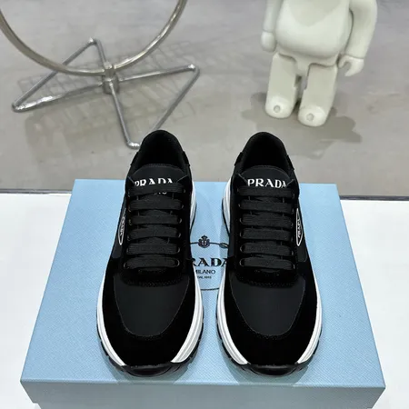 プラダ カジュアルシューズ