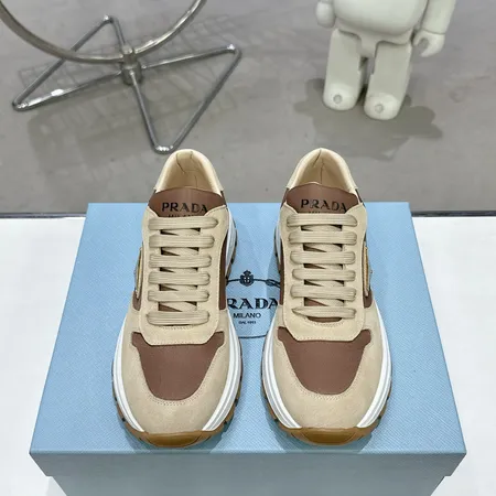 プラダ カジュアルシューズ