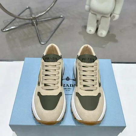 プラダ カジュアルシューズ