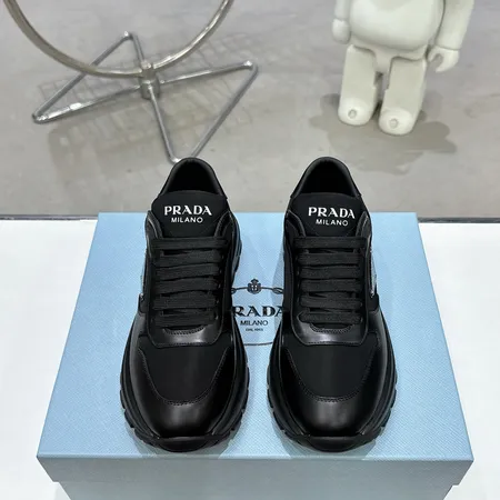 プラダ カジュアルシューズ