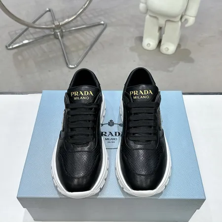 プラダ カジュアルシューズ