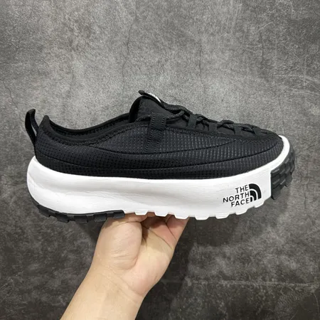 ノースフェイス スニーカー