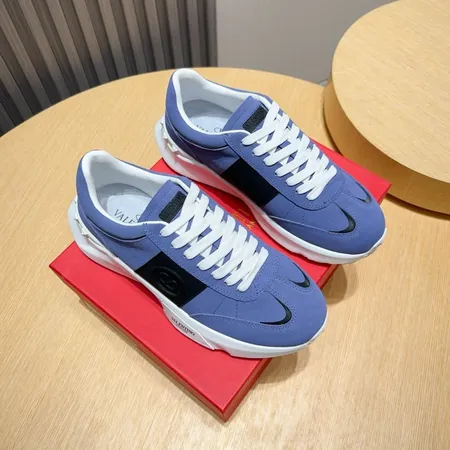 ヴァレンティノ スニーカー