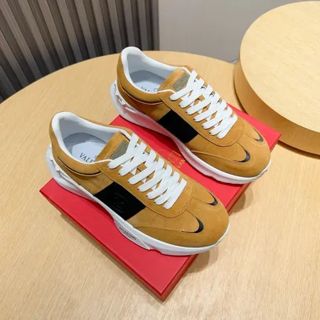 ヴァレンティノ スニーカー