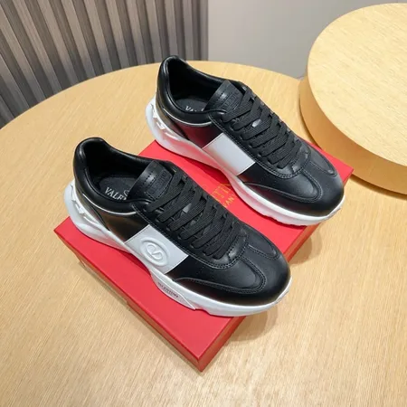 ヴァレンティノ スニーカー