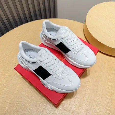 ヴァレンティノ スニーカー