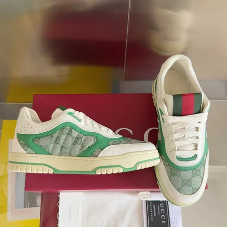 グッチ カジュアルシューズ