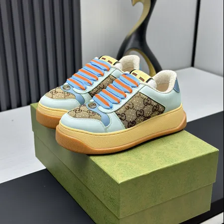 グッチ カジュアルシューズ