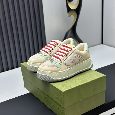 グッチ カジュアルシューズ