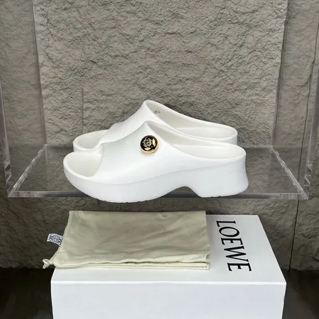 ロエベ スリッパ