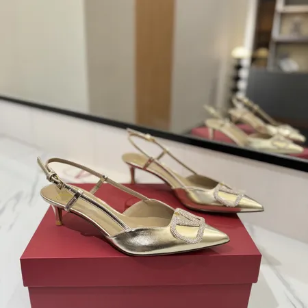 ヴァレンティノ サンダル