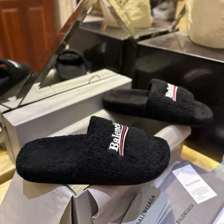 バレンシアガ スリッパ