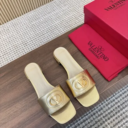 ヴァレンティノ スリッパ