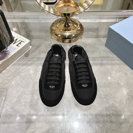 プラダ カジュアルシューズ