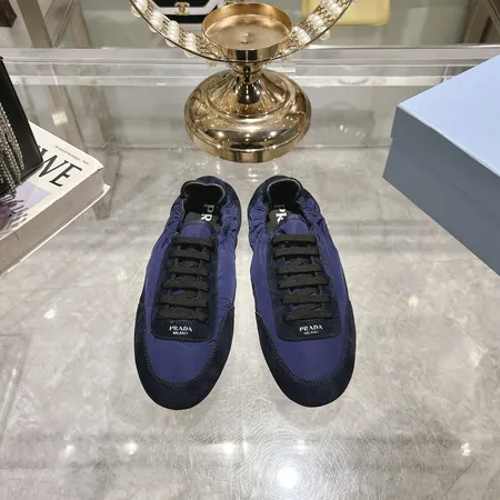 プラダ カジュアルシューズ