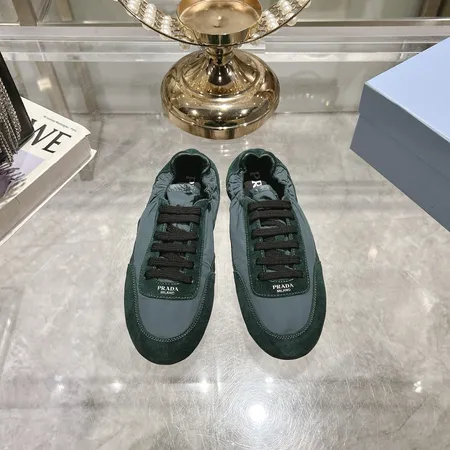 プラダ カジュアルシューズ