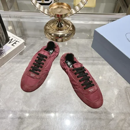 プラダ カジュアルシューズ