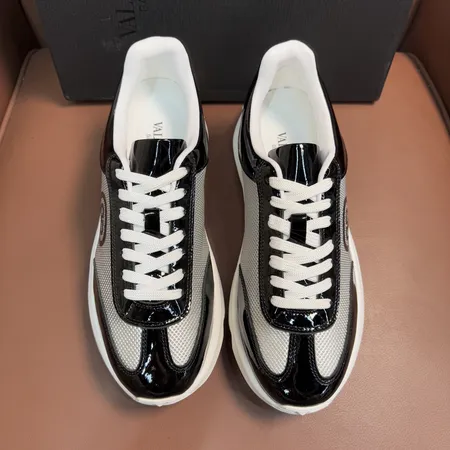 ヴァレンティノ スニーカー