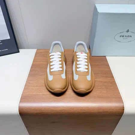 プラダ カジュアルシューズ
