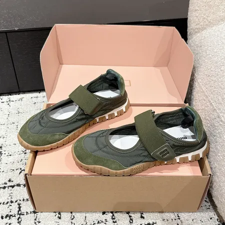 ミュウミュウ カジュアルシューズ