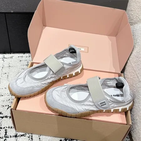 ミュウミュウ カジュアルシューズ