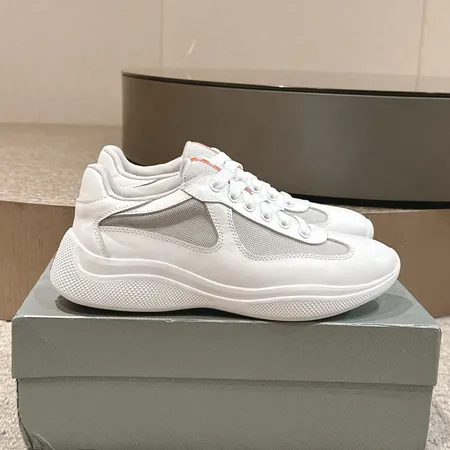 プラダ スニーカー