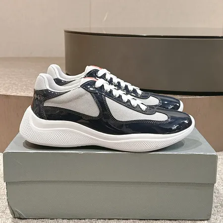 プラダ スニーカー