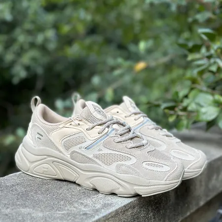 フィラ スニーカー