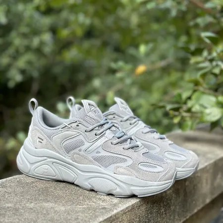 フィラ スニーカー