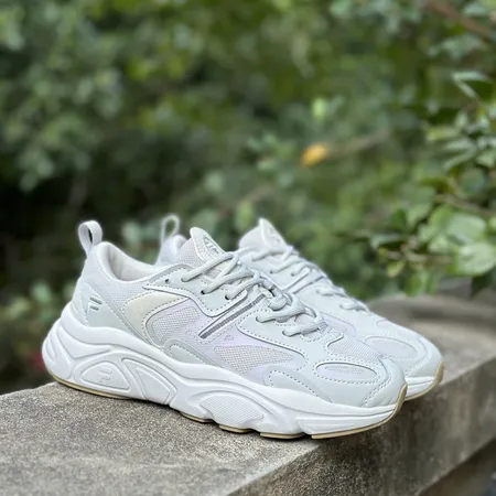 フィラ スニーカー