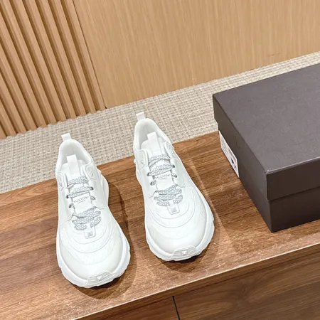 ヴァレンティノ スニーカー