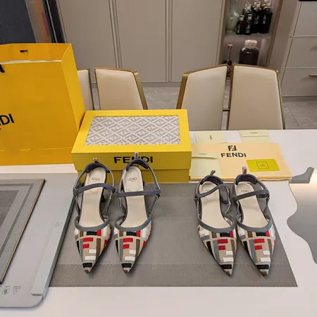フェンディ サンダル